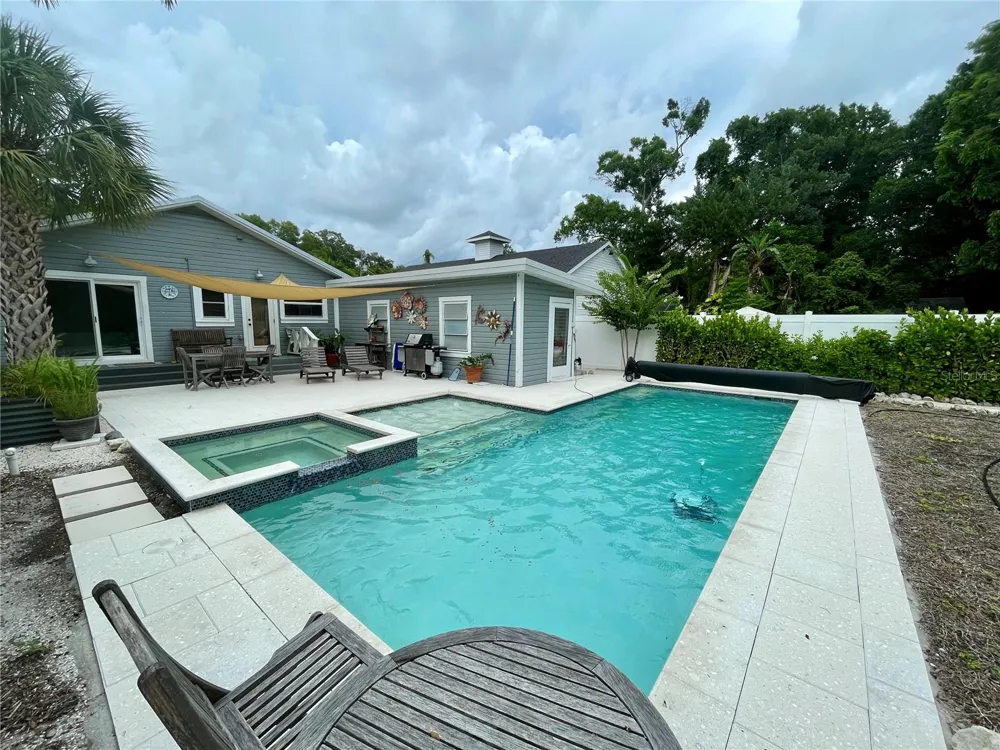 2703 10TH AVENUE W Bradenton, FL 34205
