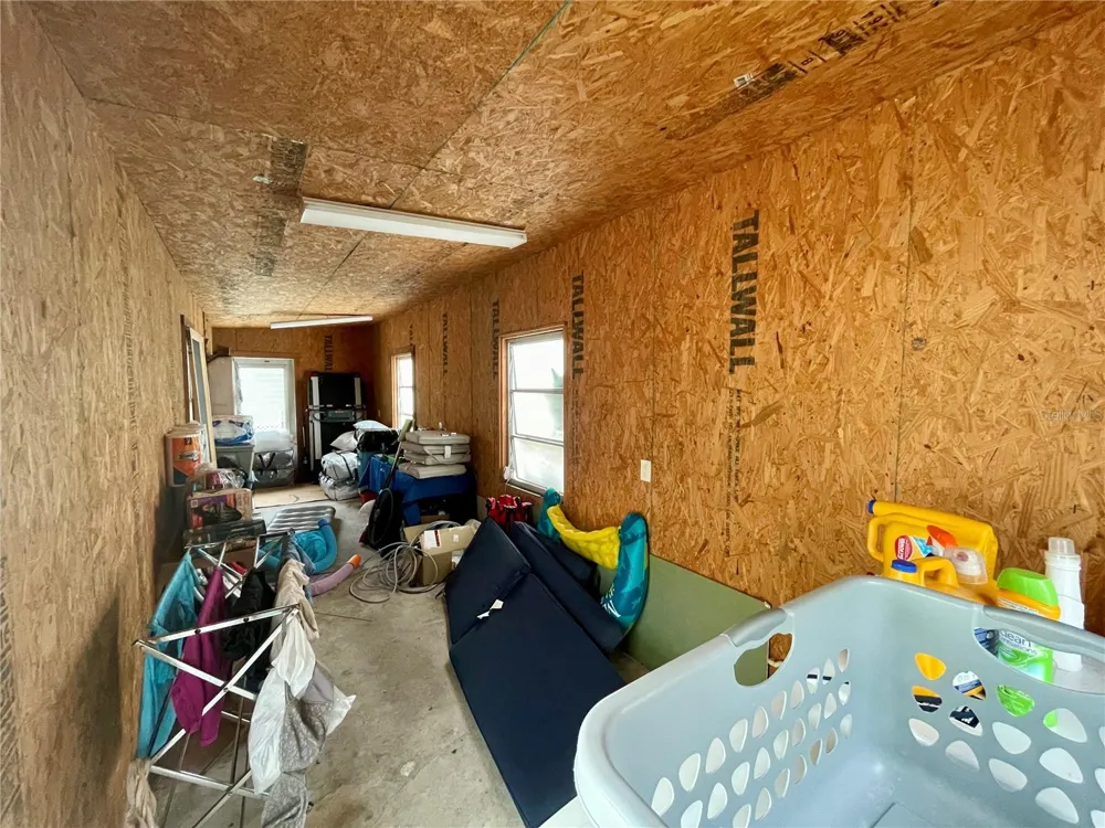 2703 10TH AVENUE W Bradenton, FL 34205