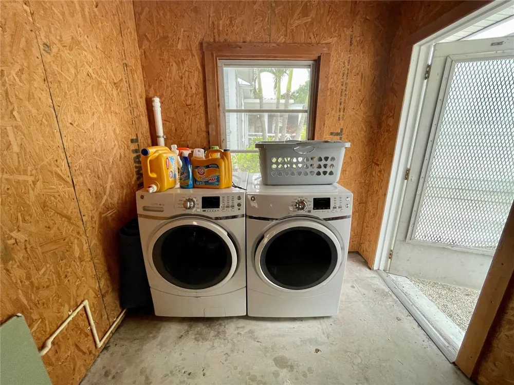 2703 10TH AVENUE W Bradenton, FL 34205