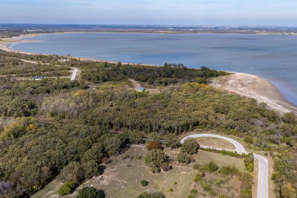 8375 Southern Shore Court Kemp, TX 75143