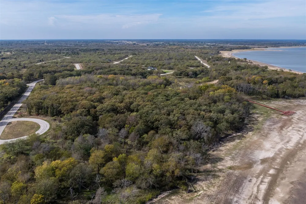 8375 Southern Shore Court Kemp, TX 75143