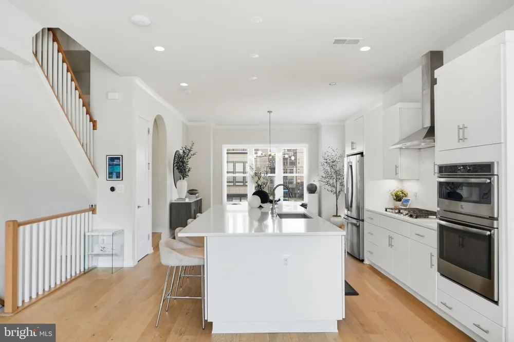14339 BECKETT GLEN CIRCLE Chantilly, VA 20151