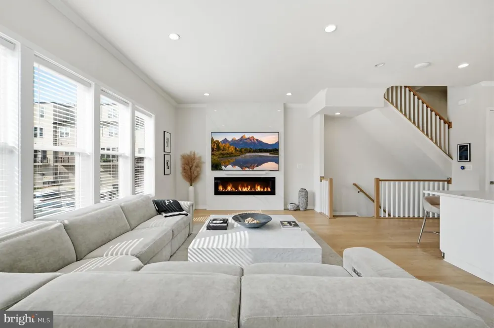 14339 BECKETT GLEN CIRCLE Chantilly, VA 20151