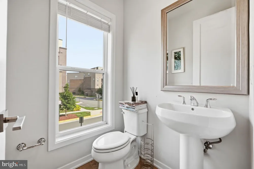 14339 BECKETT GLEN CIRCLE Chantilly, VA 20151