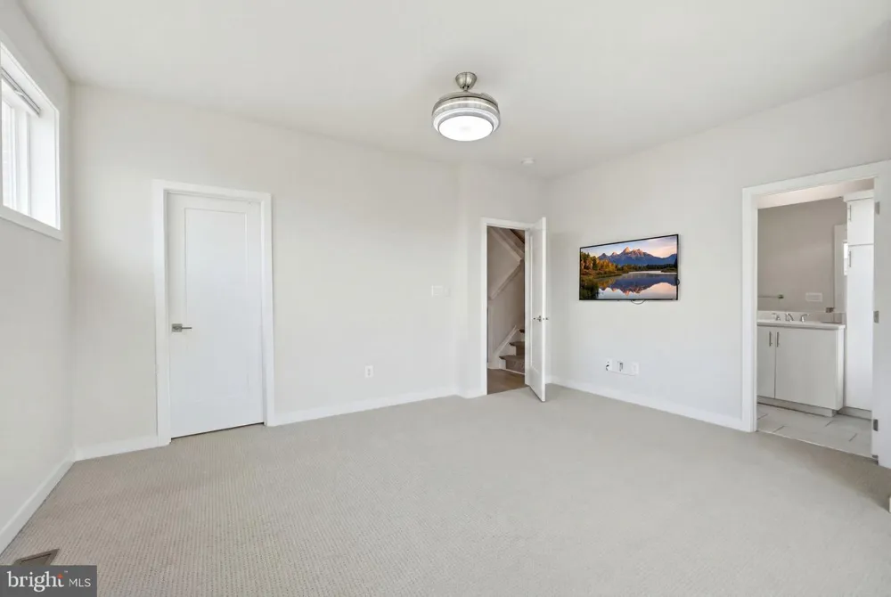14339 BECKETT GLEN CIRCLE Chantilly, VA 20151