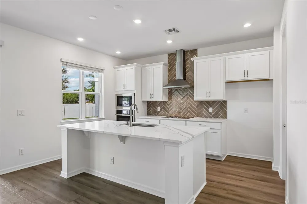 2692 CAVANAUGH DRIVE Orlando, FL 32817