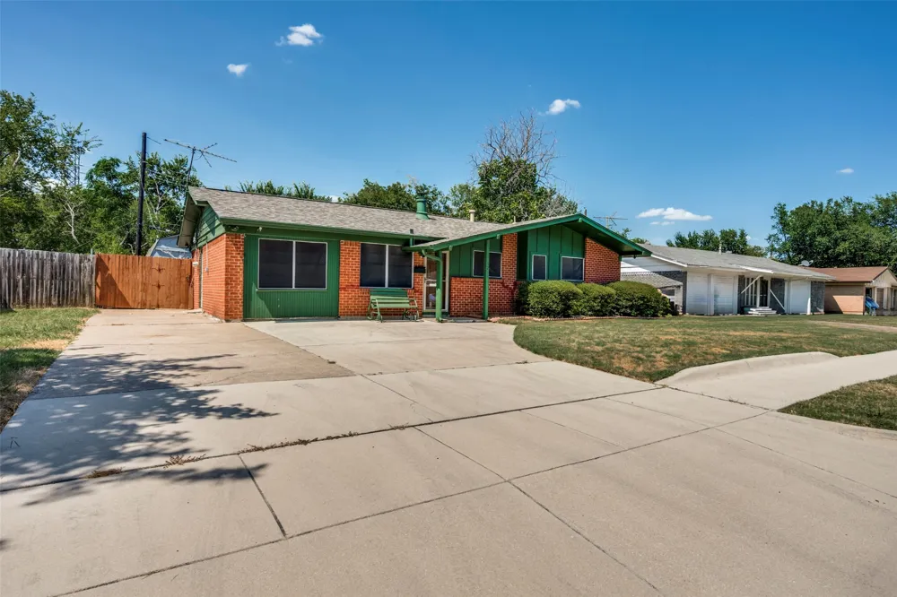 5213 Bonnie Wayne Street Haltom City, TX 76117