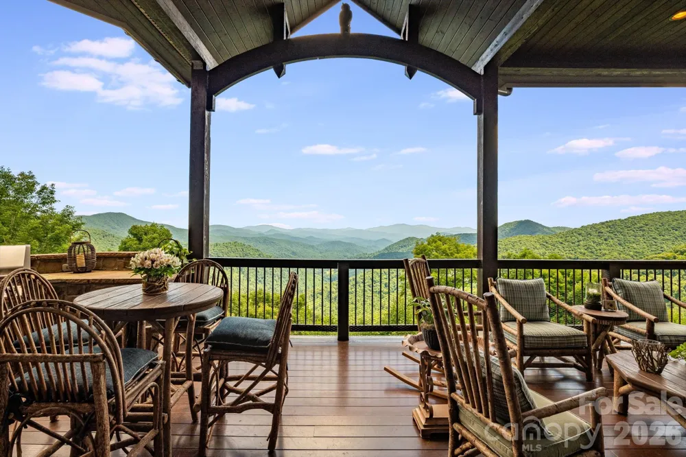 817 Running Cedar Lane Mars Hill, NC 28754