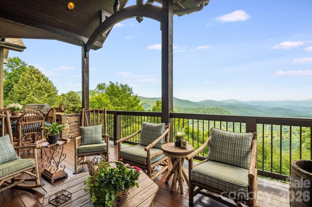 817 Running Cedar Lane Mars Hill, NC 28754