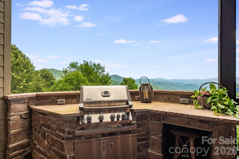 817 Running Cedar Lane Mars Hill, NC 28754