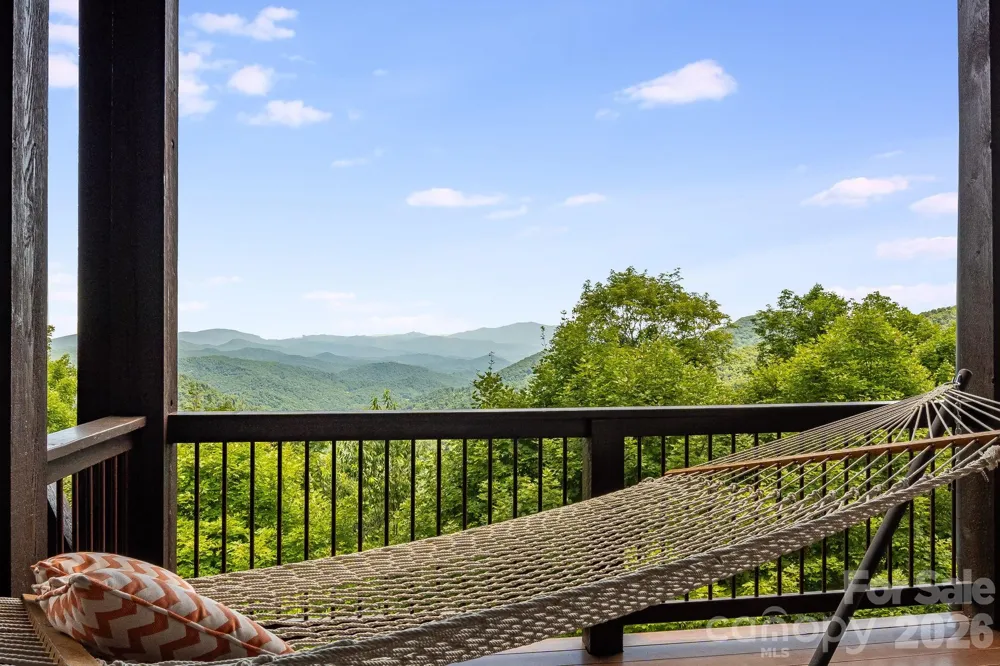817 Running Cedar Lane Mars Hill, NC 28754