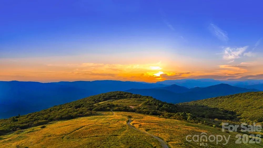 817 Running Cedar Lane Mars Hill, NC 28754