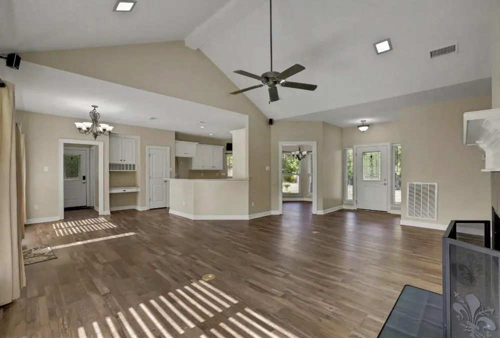20380 Doral Drive Huntsville, TX 77320