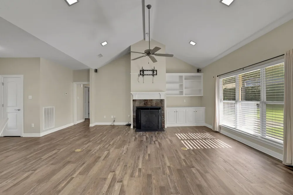 20380 Doral Drive Huntsville, TX 77320