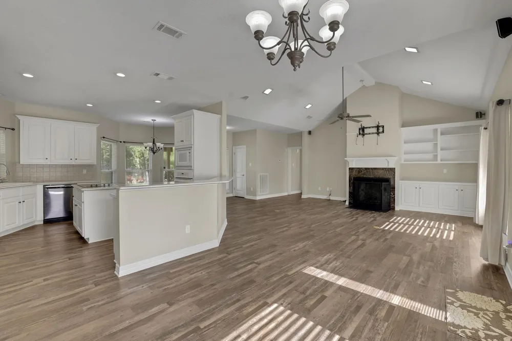 20380 Doral Drive Huntsville, TX 77320