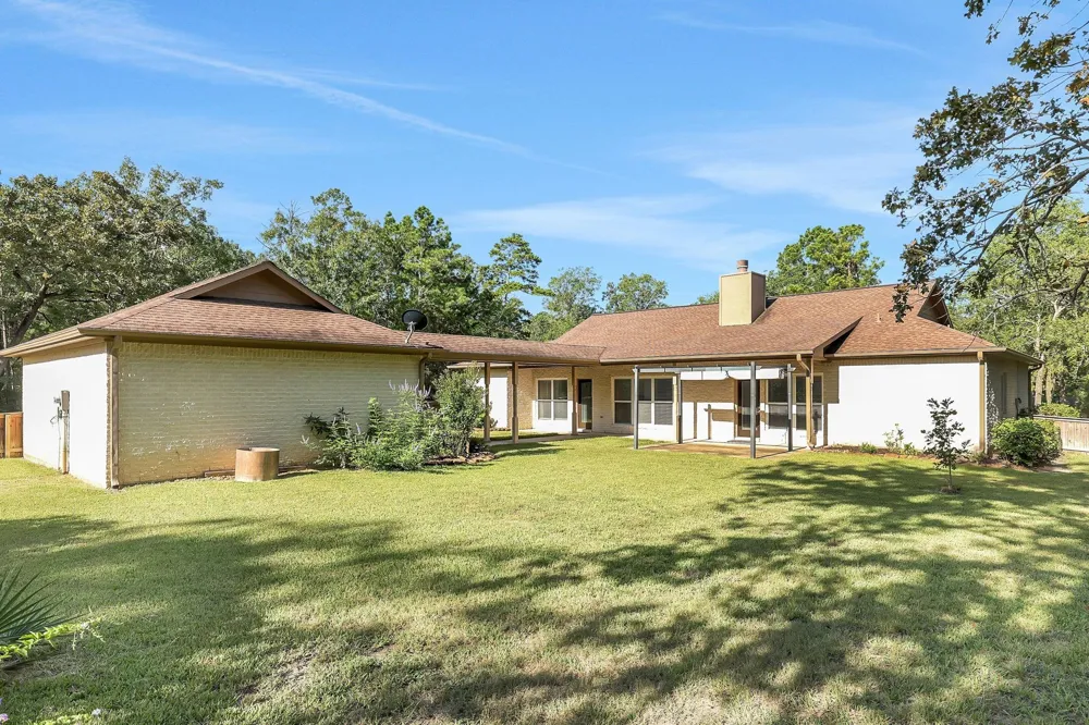 20380 Doral Drive Huntsville, TX 77320