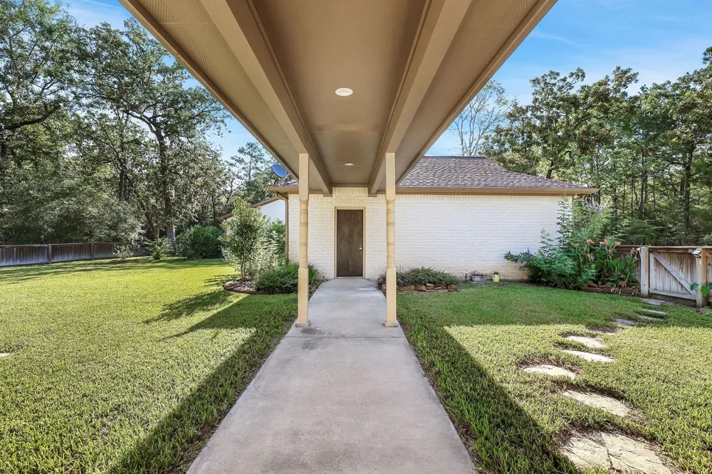 20380 Doral Drive Huntsville, TX 77320