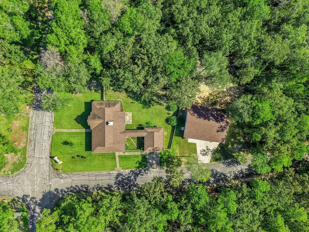 20380 Doral Drive Huntsville, TX 77320