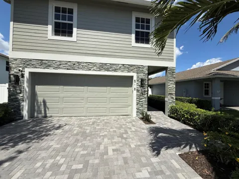 518 LUCKY LANE