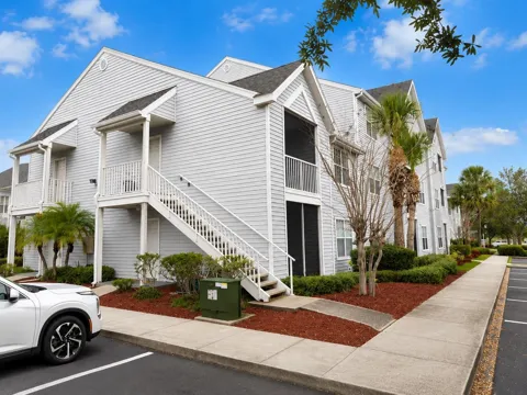 1218 BERMUDA LAKES LANE #201