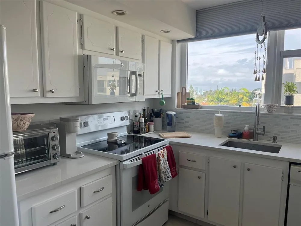 1237 S HILLSBORO MILE #601 Hillsboro Beach, FL 33062