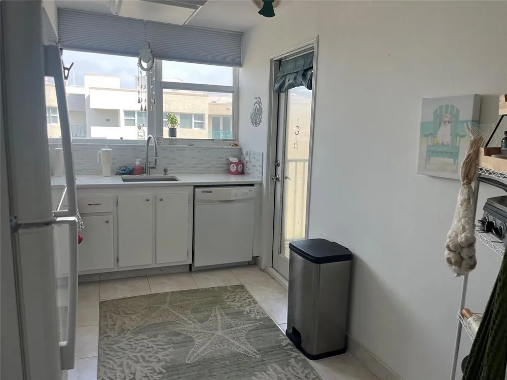 1237 S HILLSBORO MILE #601 Hillsboro Beach, FL 33062
