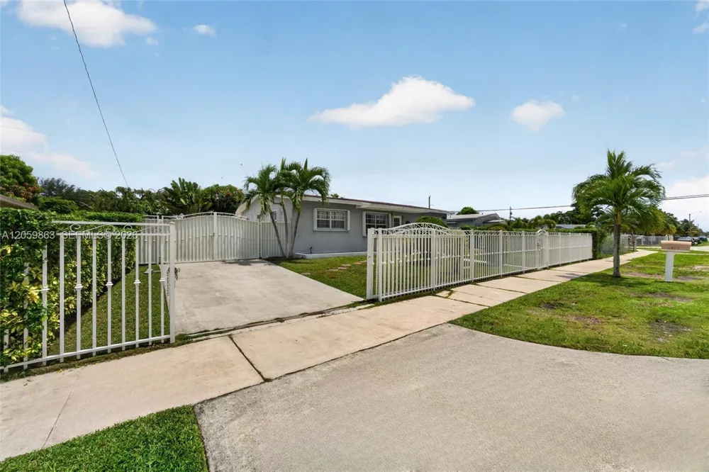 12015 SW 188 ST Miami, FL 33177