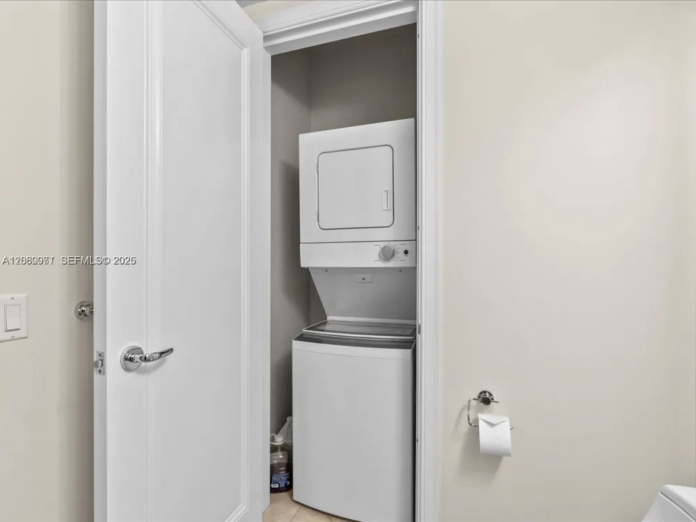 1435 Brickell Ave #3212 Miami, FL 33131