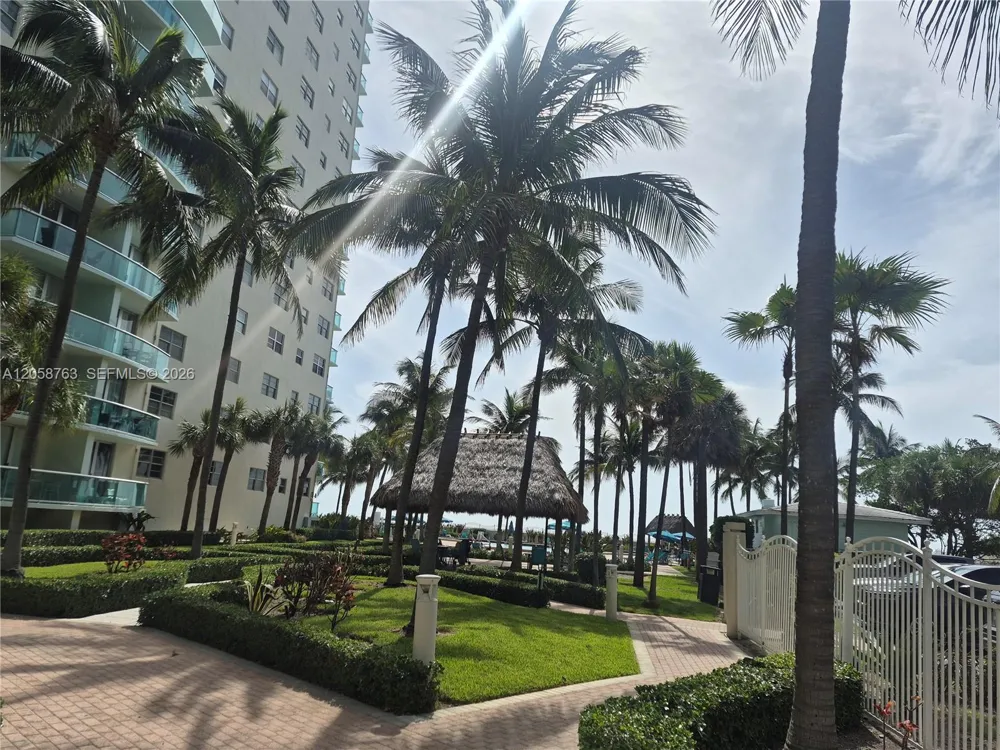 3901 S Ocean Dr #PH16R Hollywood, FL 33019
