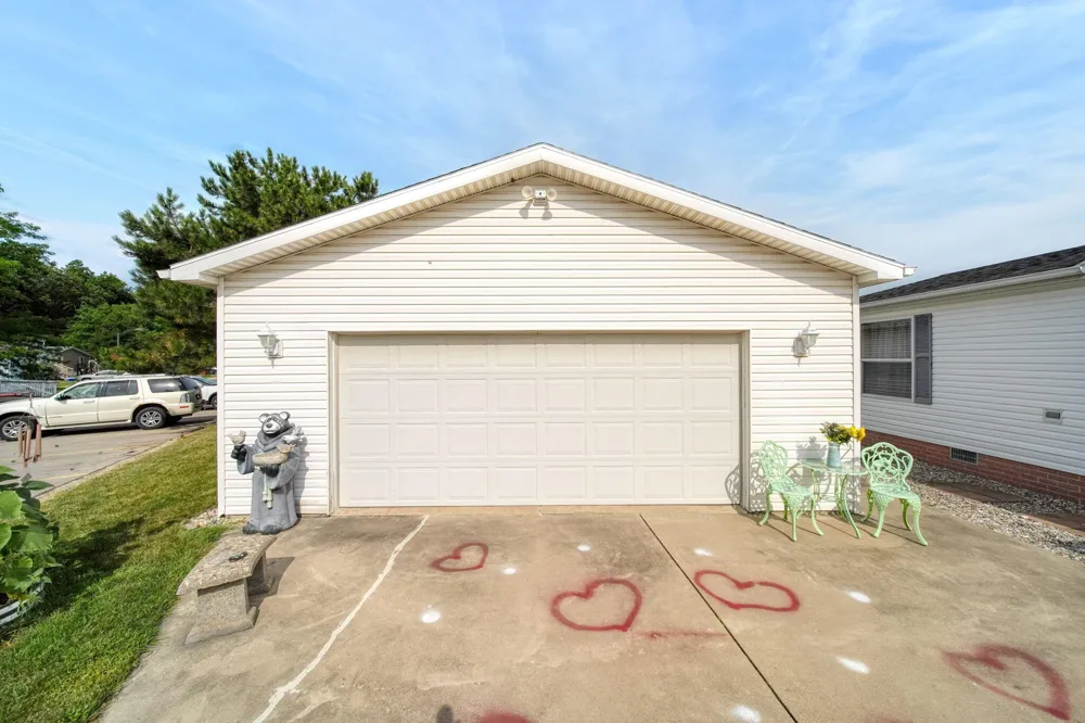 280 Stieff Adrian, MI 49221
