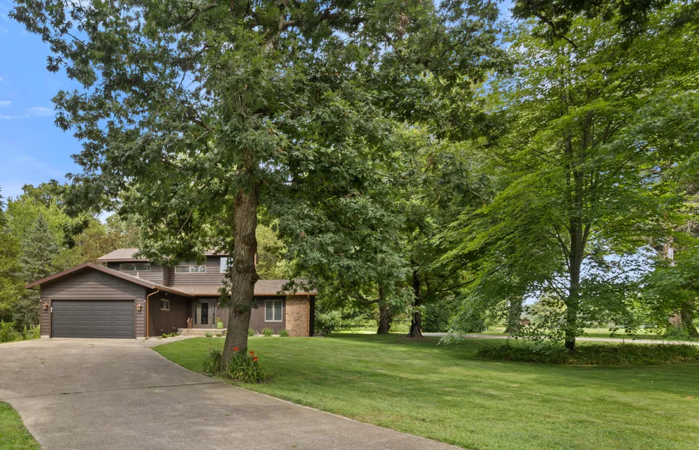 69115 Oakwood Drive White Pigeon, MI 49099