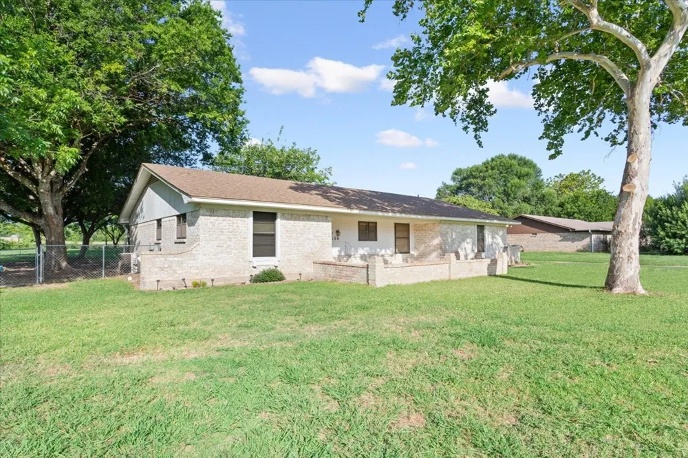 108 Towne West Drive Lorena, TX 76655
