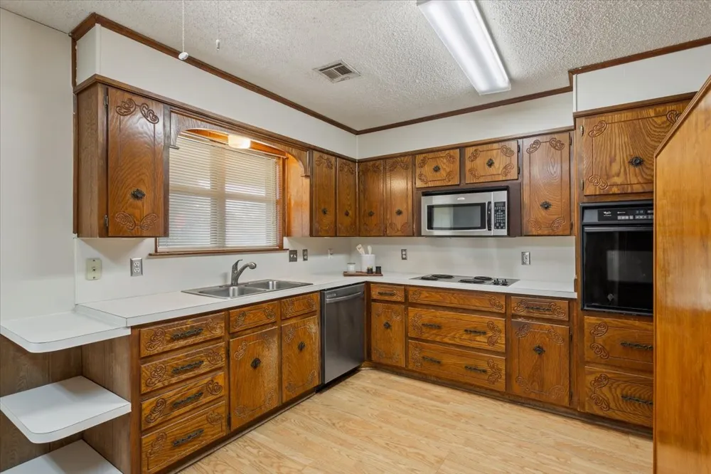 108 Towne West Drive Lorena, TX 76655