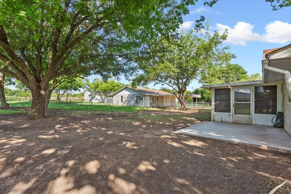 108 Towne West Drive Lorena, TX 76655
