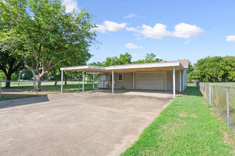 108 Towne West Drive Lorena, TX 76655