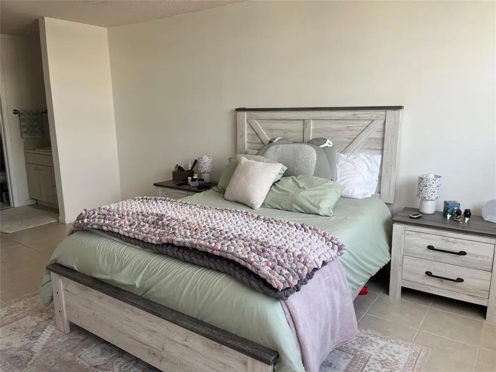 1237 S HILLSBORO MILE #601 Hillsboro Beach, FL 33062