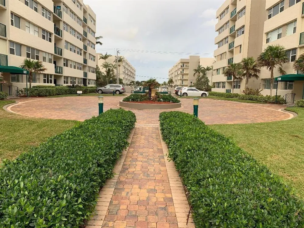 1237 S HILLSBORO MILE #601 Hillsboro Beach, FL 33062