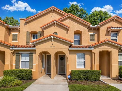 5492 PARADISE CAY CIRCLE