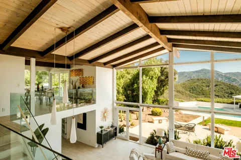 26094 Mulholland Hwy