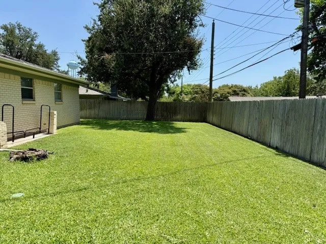 3820 Sagebrush Road Benbrook, TX 76116