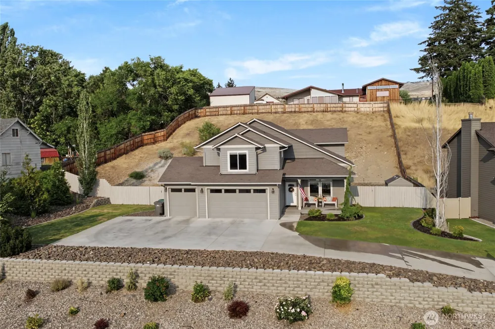 3143 NW Delcon Court East Wenatchee, WA 98802