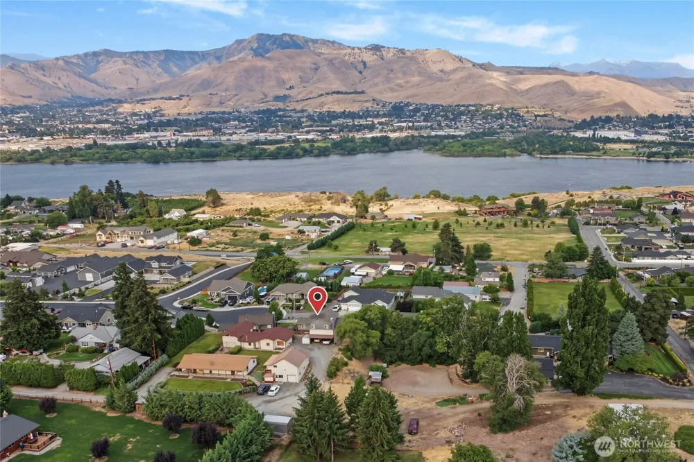 3143 NW Delcon Court East Wenatchee, WA 98802