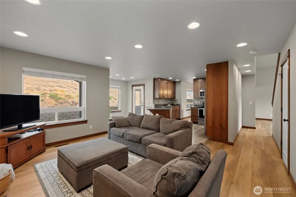 3143 NW Delcon Court East Wenatchee, WA 98802