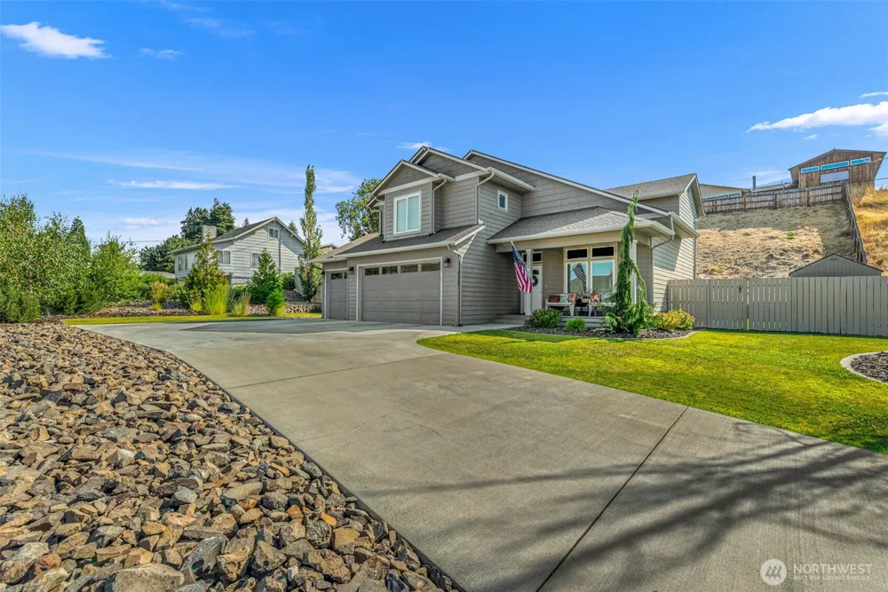 3143 NW Delcon Court East Wenatchee, WA 98802