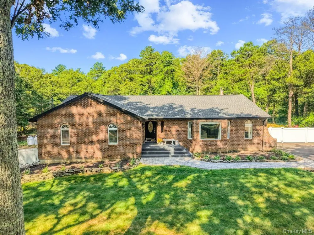 24 Bauer Avenue Manorville, NY 11949