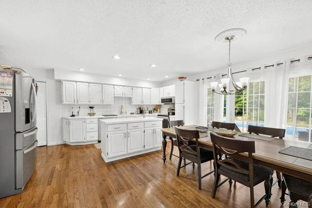 24 Bauer Avenue Manorville, NY 11949