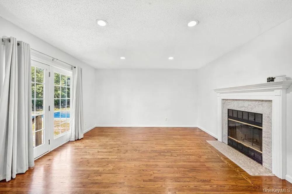 24 Bauer Avenue Manorville, NY 11949