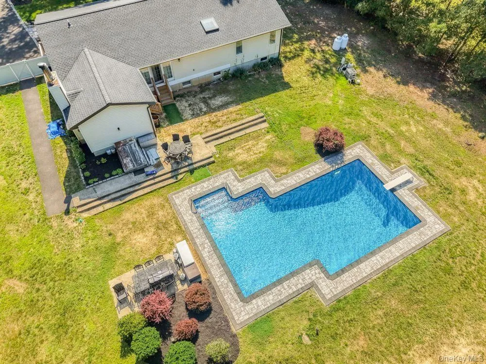 24 Bauer Avenue Manorville, NY 11949