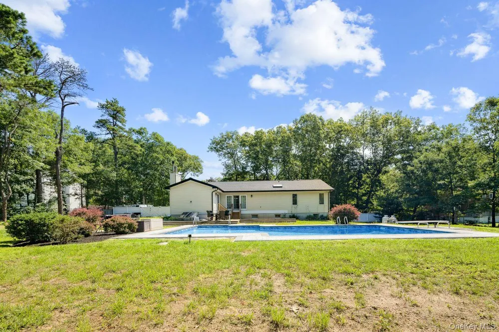 24 Bauer Avenue Manorville, NY 11949