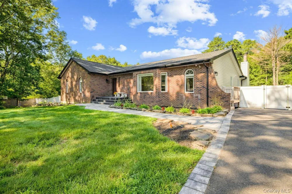 24 Bauer Avenue Manorville, NY 11949